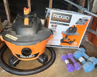 NICE RIDGID SHOP VAC & BOX