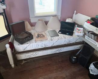 NICE TRUNDLE BED SET