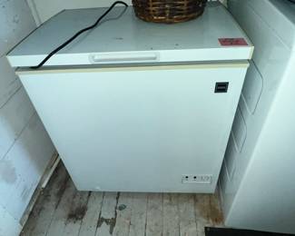 SMALL CHEST FREEZER