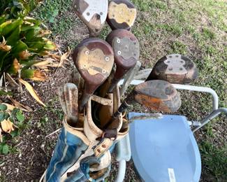 VINTAGE GOLF CLUBS