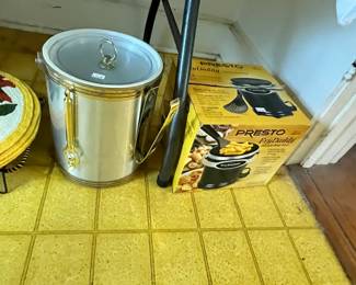 PRESTO FRY DADDY IN BOX & VINTAGE ICE BUCKET