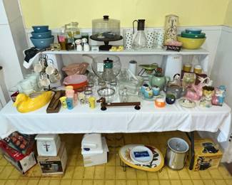 TO THE KITCHEN! LOTS OF VINTAGE MCM!