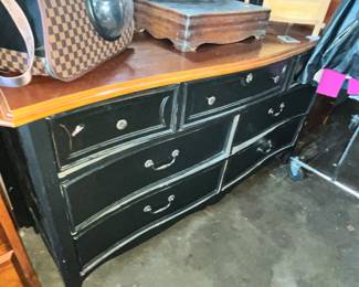 BLACK DRESSER