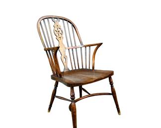 Early 1900s Antique Windsor Armchair With Wheel Motif