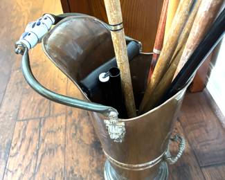 Vintage brass coal scuttle/Delft handle