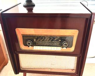 MCM EMUD 713 stereo console record player