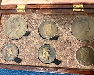 Collection of Elizabeth 11 croranation medals