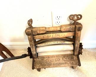 Antique clothes wringer