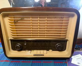 Vintage Telefunken Gavotte 7 Tube Radio