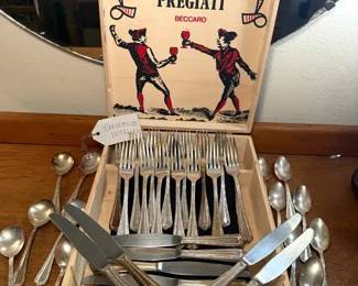Flatware in a PREGIATI BECCARO Wood Wine Box