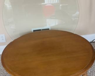 Ethan Allen Heirloom Nutmeg Maple Colonial Early American 46" Accent Oval Coffee Table with Glass Top.