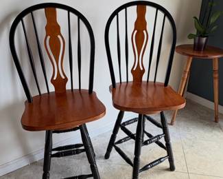 Sunset Trading 24" Keyhole Swivel Wood Counter Stool in Antique Black with Cherry finish.