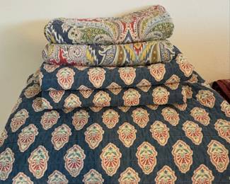 Queen Coverlet with Eruo Shams and standard pillow shams 