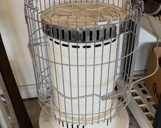 portable convection kerosene heater, likely a Dyna-Glo or DuraHeat model.