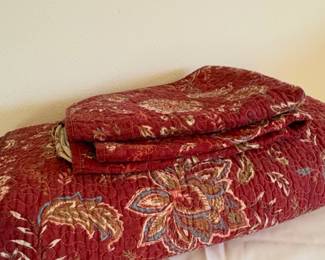 Queen Coverlet and 2 Pillow Shams 