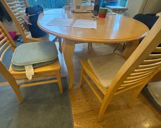 Bassett Furniture - dining room table with removable leaf and chairs