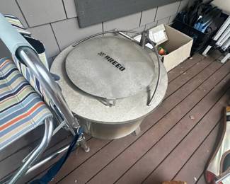 Breeo Smokeless Fire Pit 19" plus X19 lid, X19 heat deflector, accessories pole, ash remover tool