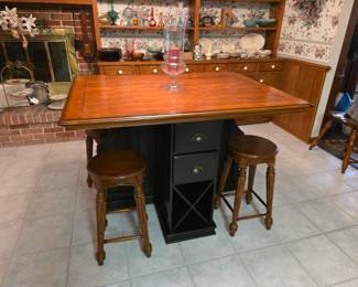 Beautiful wooden kitchen island table and 4 stools.