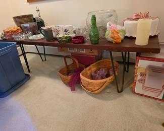 Mid-Century Modern bench with Hairpin legs.