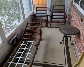 Nice vintage wooden patio furniture. Very good Condition!