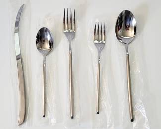 Retroneu "Vertu" Flatware Early 90's 25 Piece (5 complete sets) w original boxes