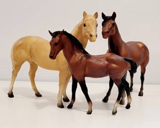 Vintage Breyer 3 Piece Quarter Horse Family Gift Set #3045. Mare 6" H X 7" L, Palomino Stallion 6" H X 7" L and Foal 5" H X 6" L