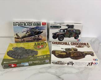 Lot 9938 Vintage Military Miniature Models 135  148 scale Tamiya Heller Academy