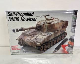 Lot 9941 Vintage Military Miniature Model 135 scale Testors Italeri Self Propelled M109 Howitzer