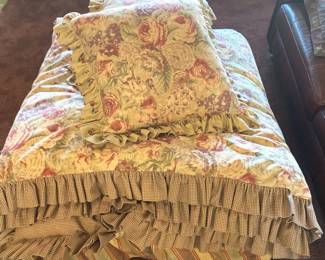 Queen Comforter, 4 Pillows Bed Skirt