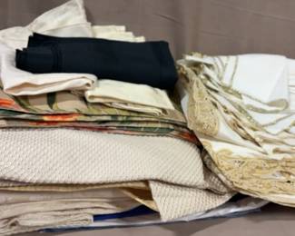 Mystery Lot Tablecloths Napkins 