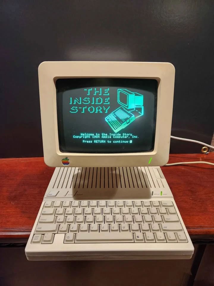 1984 Apple IIc Computer with Vintage Apple G090H