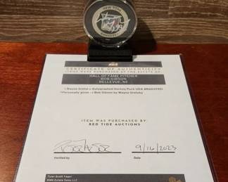 BOB GIBSON OWNED WAYNE GRETZKY SIGNED PUCK