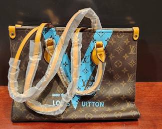 LOUIS VOUITTON PURSE. WITH WRAPPING STILL ON.