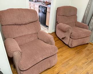 Pair of matching recliners.