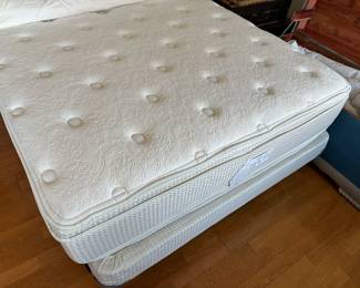 Full mattress and box spring
