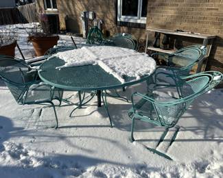Patio table and 6 chairs.....