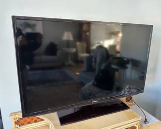 Samsung 40" flatscreen smart TV