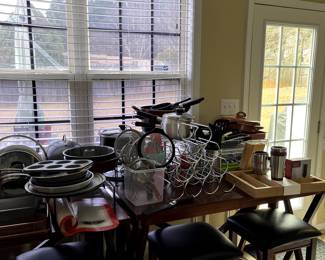 Tons of cookware 