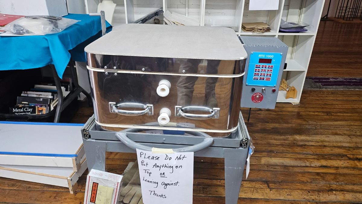 Nice Olympic Kiln  Very Little Use.  Like New.  