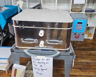 Nice Olympic Kiln  Very Little Use.  Like New.  