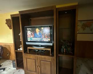 Entertainment center