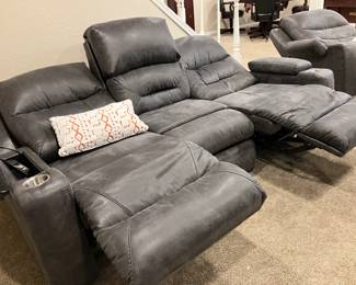 Nice electronic 3 seat couch with cup holders. 
