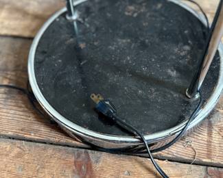 This lot features an iconic mid-century modern space age "eyeball" floor lamp in working condition, circa 1960s. Minor "patina" with age as shown in photos and measures, 52” H.

