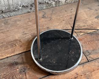 This lot features an iconic mid-century modern space age "eyeball" floor lamp in working condition, circa 1960s. Minor "patina" with age as shown in photos and measures, 52” H.

