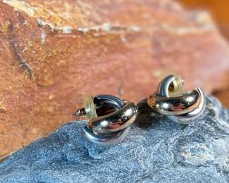 This lot features a pair of vintage 14k gold and sterling silver earrings with a total approx. weight of 7.00 grams.

