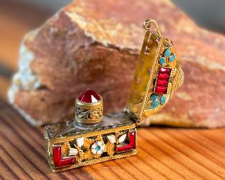 This lot features a stunning antique perfume bottle from the Czech Republic.

