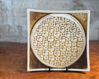 This lot features a studio pottery charger by listed Oregon artist, Jeff Proctor. Signed on the verso and measures, 10” H x 10” W.

