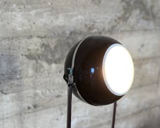 This lot features an iconic mid-century modern space age "eyeball" floor lamp in working condition, circa 1960s. Minor "patina" with age as shown in photos and measures, 52” H.

