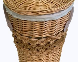 261 - Wicker Basket w/ Lid - 11 x 16
