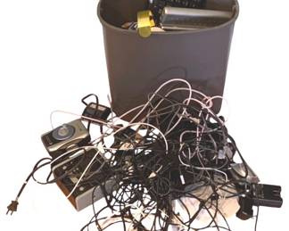 32 - Assorted Items used as-is electric/electronic/mechanical item - no guarantee all components, untested.
